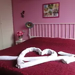 25 Rooms B&B