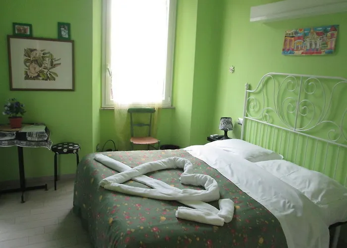 25 Rooms B&B